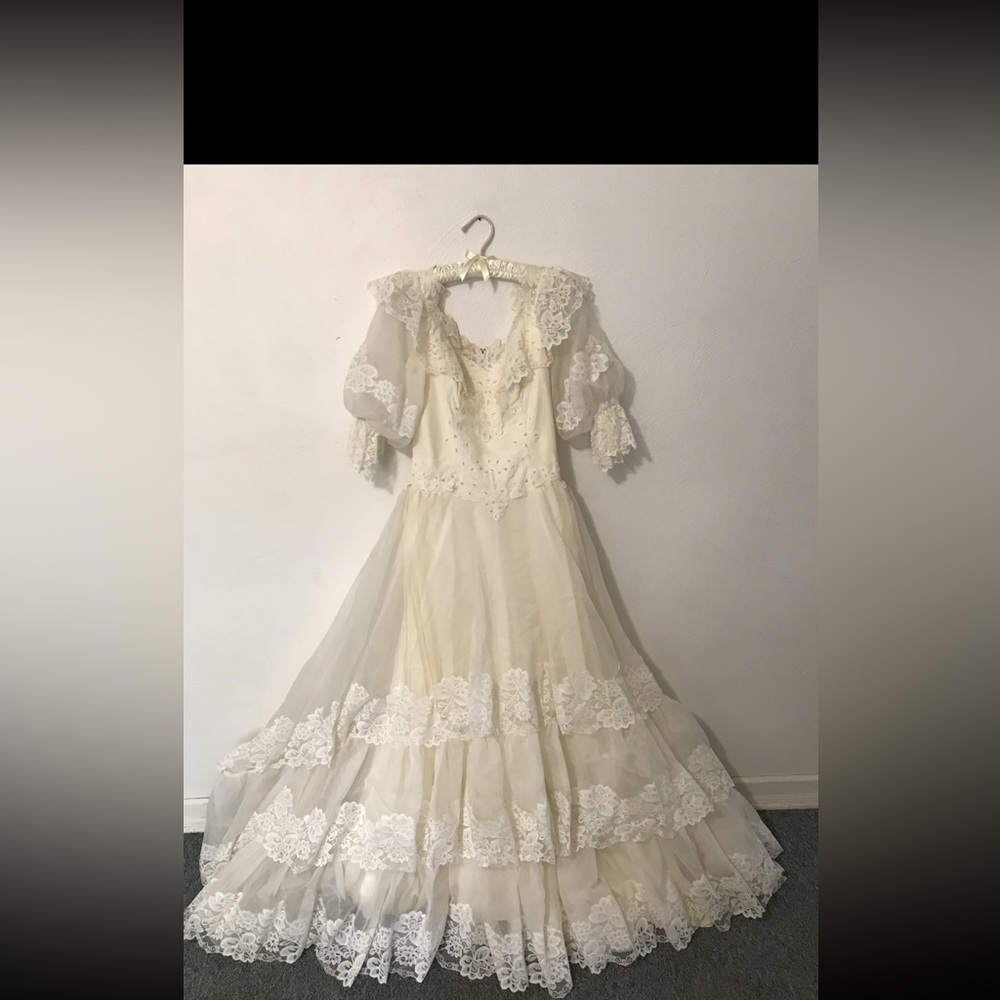 Vintage wedding dress